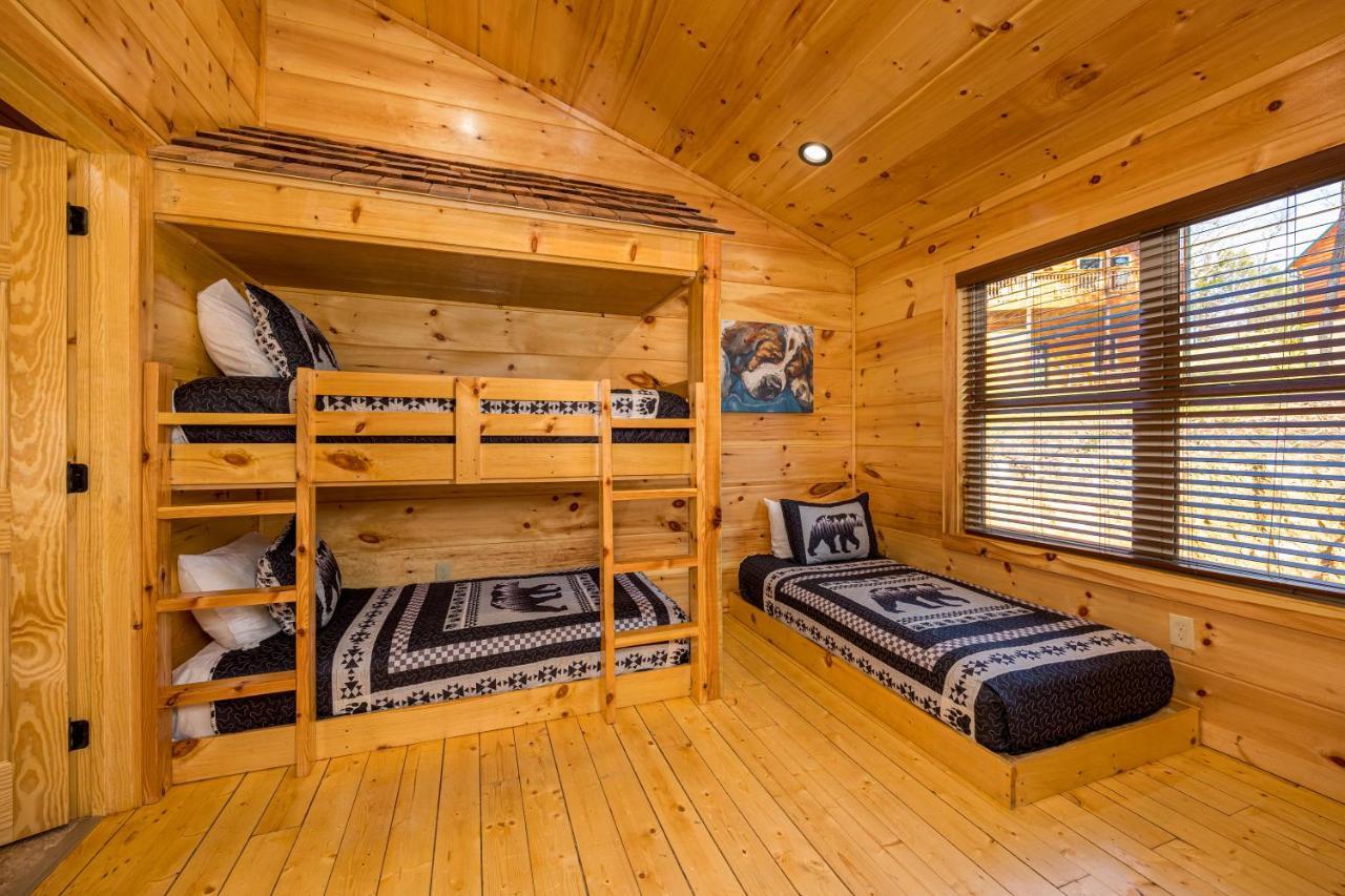 פיג'ן פורג' 5Bd5B Escape Cabin With 2 Hottubs, Thtr &Game Rm,1Mi To The Parkway! 4Mi To Dollywood - Spring Deal מראה חיצוני תמונה