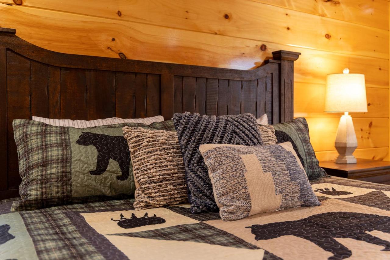 פיג'ן פורג' 5Bd5B Escape Cabin With 2 Hottubs, Thtr &Game Rm,1Mi To The Parkway! 4Mi To Dollywood - Spring Deal מראה חיצוני תמונה