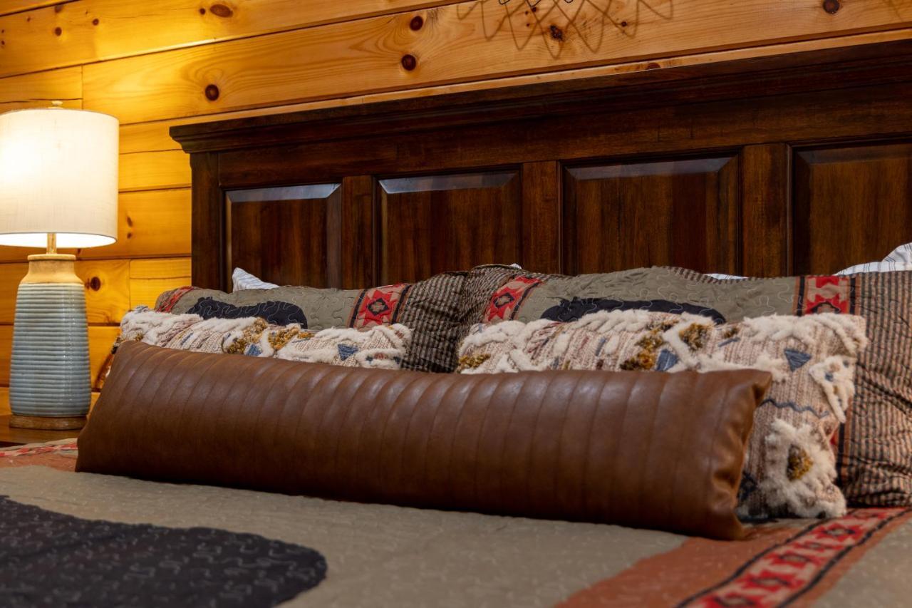 פיג'ן פורג' 5Bd5B Escape Cabin With 2 Hottubs, Thtr &Game Rm,1Mi To The Parkway! 4Mi To Dollywood - Spring Deal מראה חיצוני תמונה