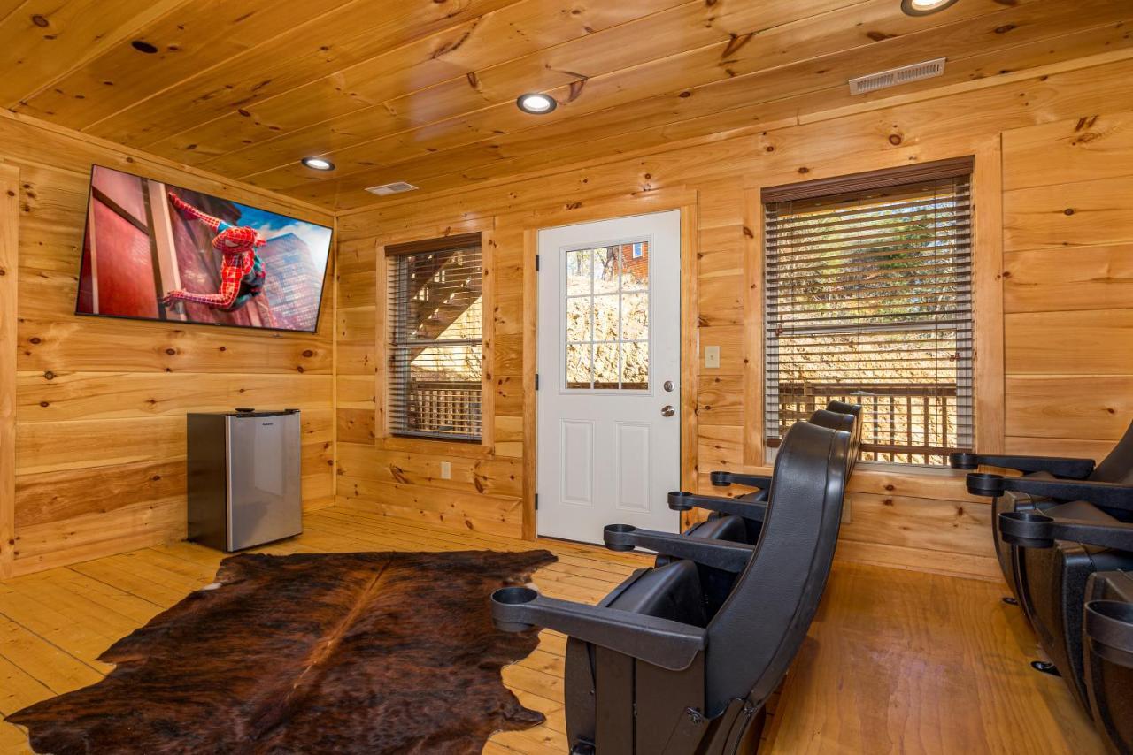 פיג'ן פורג' 5Bd5B Escape Cabin With 2 Hottubs, Thtr &Game Rm,1Mi To The Parkway! 4Mi To Dollywood - Spring Deal מראה חיצוני תמונה