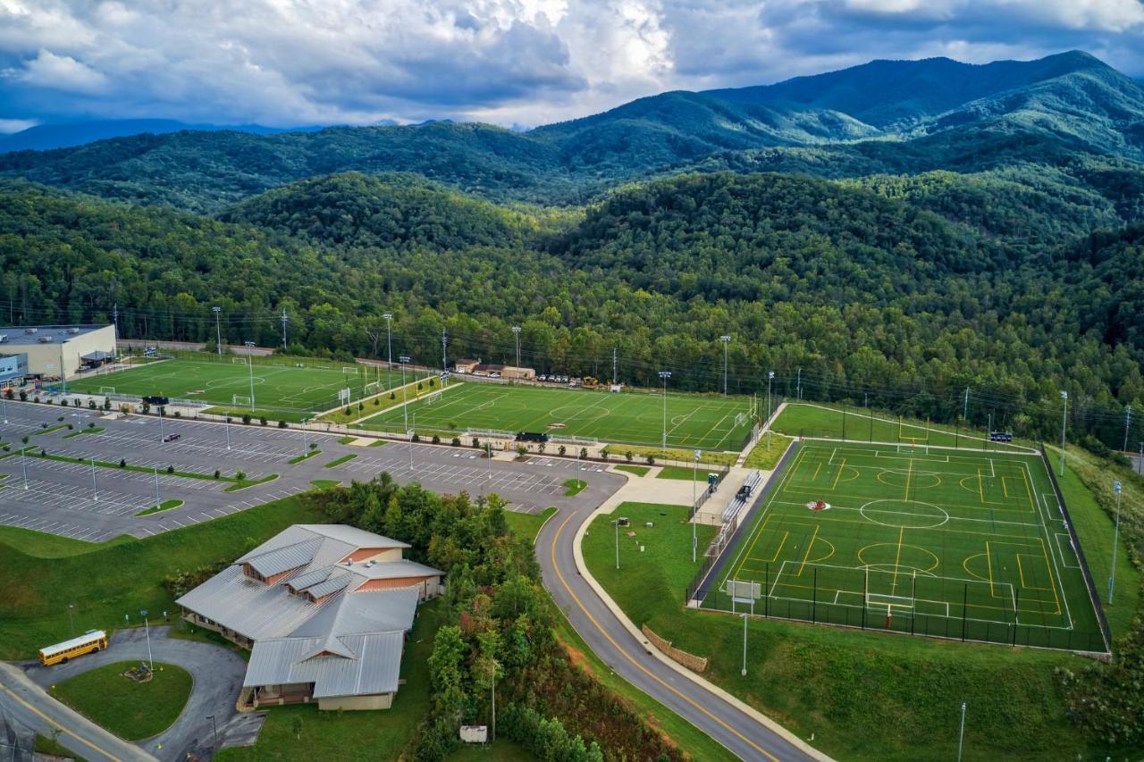 פיג'ן פורג' 5Bd5B Escape Cabin With 2 Hottubs, Thtr &Game Rm,1Mi To The Parkway! 4Mi To Dollywood - Spring Deal מראה חיצוני תמונה