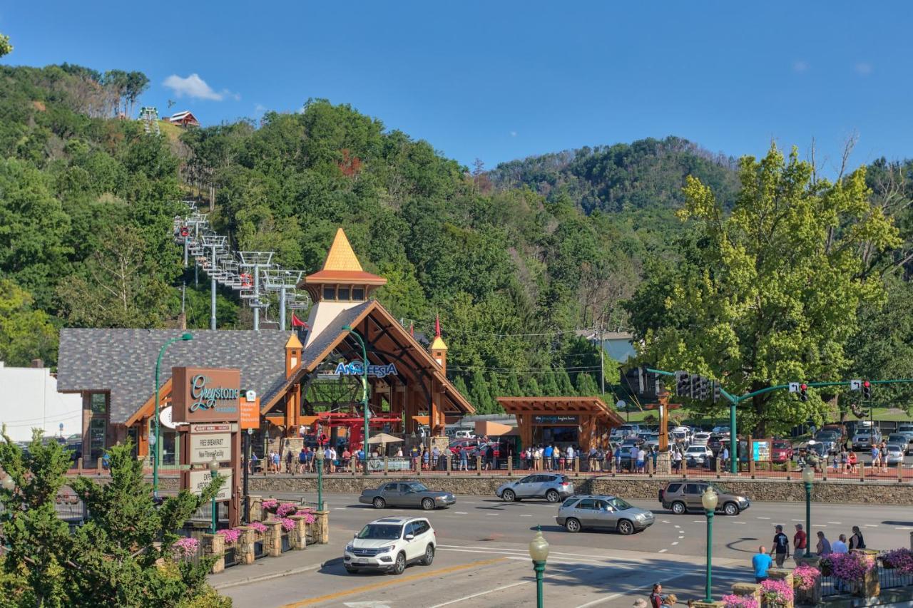 פיג'ן פורג' 5Bd5B Escape Cabin With 2 Hottubs, Thtr &Game Rm,1Mi To The Parkway! 4Mi To Dollywood - Spring Deal מראה חיצוני תמונה